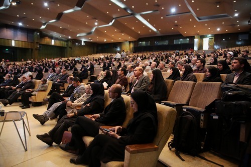 تجلیل از نقش ماندگار استاد طب غدد اطفال در توسعه آموزش و اخلاق حرفه‌ای پزشکی کشور