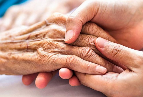 ۲ برابر شدن جمعیت سالمند تا ۱۴۲۱ چه کسی از سالمندان نگهداری می‌کند
